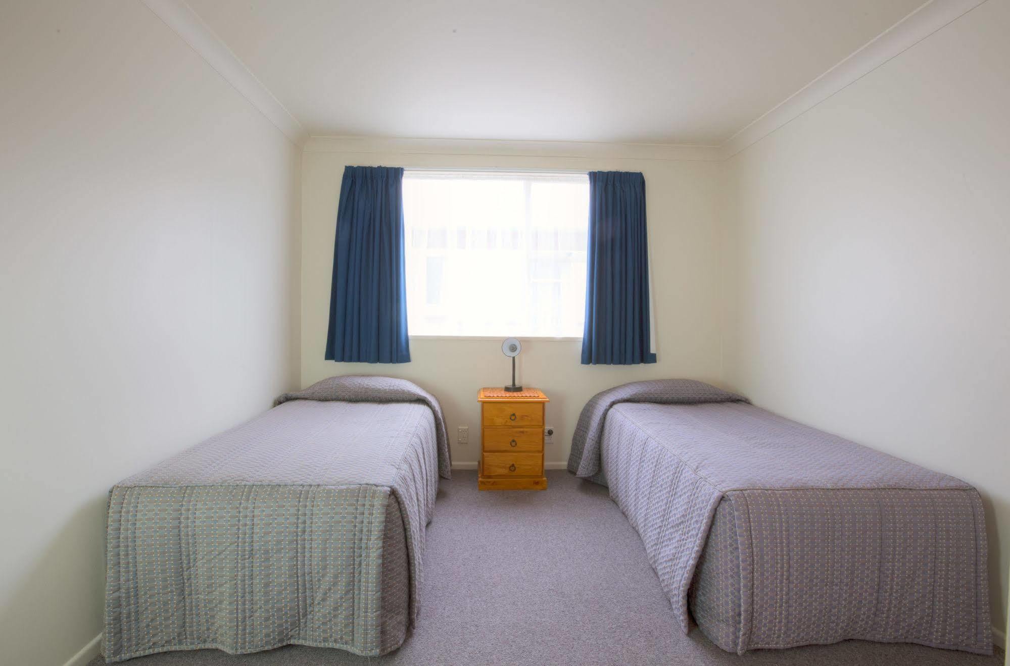 Aaa Thames Court Motel Oamaru Exterior photo